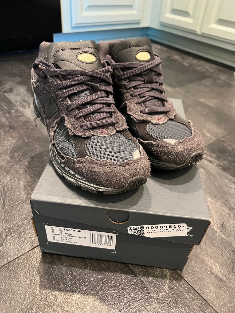 Men’s New Balance M2002RDB Sneakers